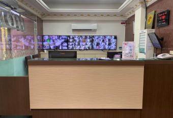 Yi Dian Yuan Hotel allows 18 year olds to book a room