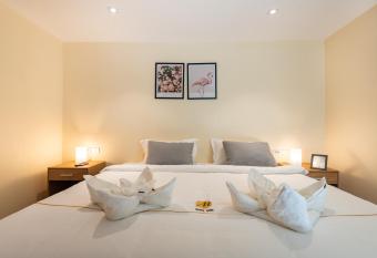 PENTAFIELD CITY RESIDENCE has Balcony rooms