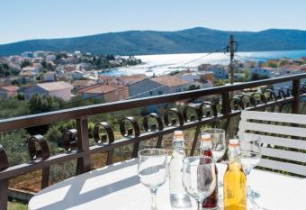 Apartments Jozic has Balcony rooms