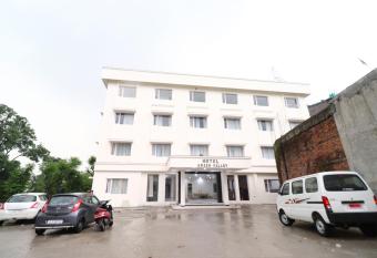 Hotel Green Valley allows 18 year olds to book a room