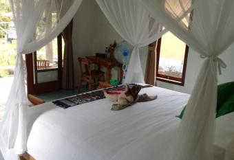 Loka Amertha has Balcony rooms