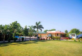 Ranthambore Tiger Inn Comfort Resort allows 18 year olds to book a room