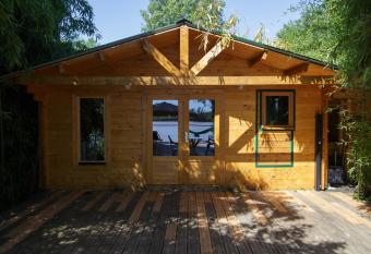 CABANE BAMBOU allows 18 year olds to book a room