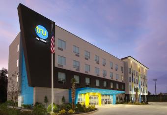 Tru by Hilton Mobile has Balcony rooms