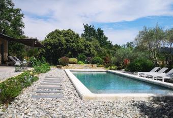 L ESQUIRO   allows 18 year olds to book a room