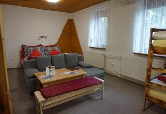 Penzion a restaurace Na Hv  zd   allows 18 year olds to book a room