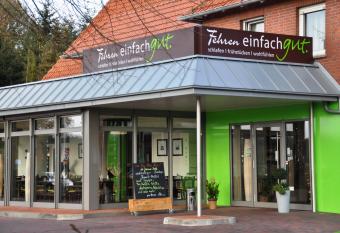 Fehren einfach gut allows 18 year olds to book a room