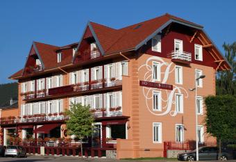 Logis Hotel Des Bains has Balcony rooms