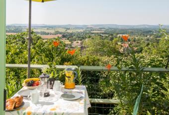 39 Tour de Ville allows 18 year olds to book a room