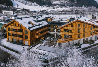 Elements Resort Zell am See; BW Signature Collection has Balcony rooms