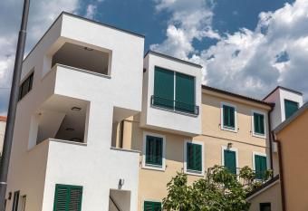 APARTMANI VIGO has Balcony rooms