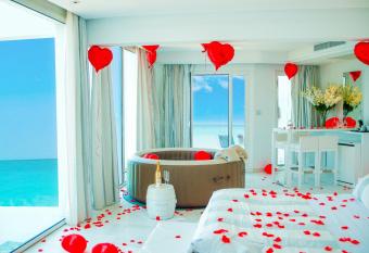 La Tour Blanche has Balcony rooms