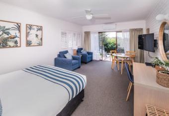 Mollymook Seascape Motel and Apartments has Balcony rooms