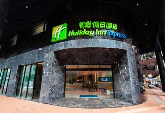 Holiday Inn Express Macau City Centre, an IHG Hotel allows 18 year olds to book a room