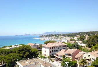 Studio Les Lecques 100m de la plage has Balcony rooms