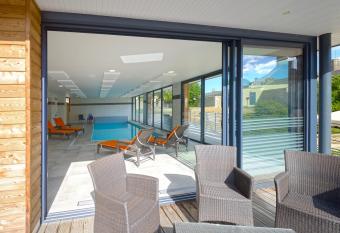 The Originals Boutique, H  tel Le Lion d Or, Foug  res Ouest (Inter-Hotel) has Balcony rooms