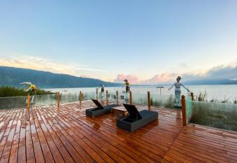 Pondanu Cabins By The Lake has Balcony rooms