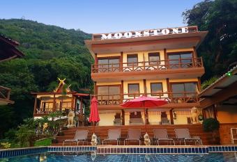 Moonstone Studio has Balcony rooms