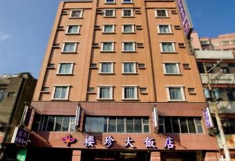 Ying Zhen Hotel allows 18 year olds to book a room