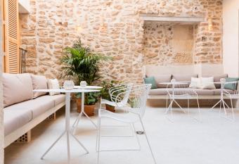 ARA Alcudia allows 18 year olds to book a room