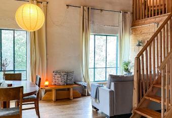 THE HOUSE IN THE OAKS                         allows 18 year olds to book a room