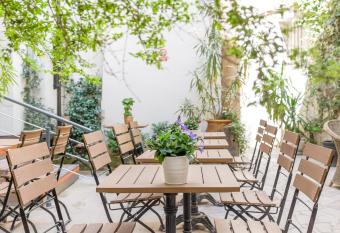 H  tel Central allows 18 year olds to book a room