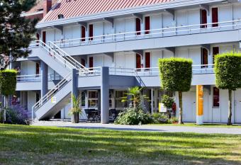 Premiere Classe Fleury Merogis allows 18 year olds to book a room