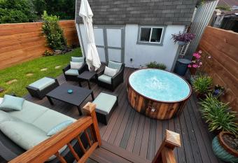 Luxury Historic Shotgun Home in Lower Garden District has rooms with a private hot tub