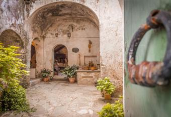 Palazzo Pascale has Balcony rooms