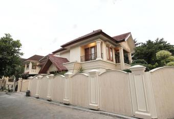 Fernasya House has Balcony rooms