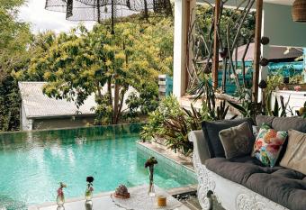 Chambres d h  tes & spa Le Jardin de Ravintsara allows 18 year olds to book a room