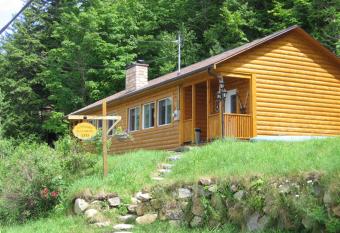 Cottages du Lac Orford, Cottage A, C  t   Raquettes Cottage B, C  t   Skis has Balcony rooms