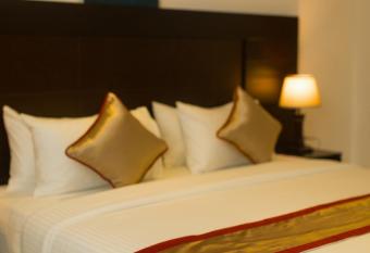 Saveira Colombo allows 18 year olds to book a room