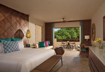 Secrets Maroma Beach Riviera Cancun - Adults only has rooms with a private hot tub
