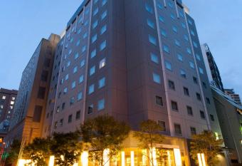 Hotel JAL City Kannai Yokohama allows 18 year olds to book a room