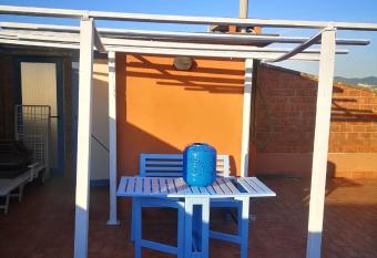 Limoncello a Castiglioncello allows 18 year olds to book a room