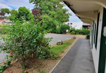 Premiere Classe Coulommiers Mouroux allows 18 year olds to book a room