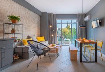 Boutique Studios & Apartments - by Avelink has Balcony rooms