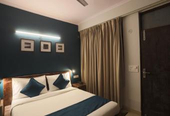 OYO SilverKey 76027 Hotel Ratiram Palace allows 18 year olds to book a room