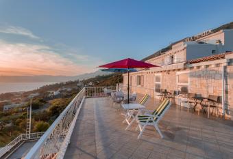 Villa Mimoza has Balcony rooms