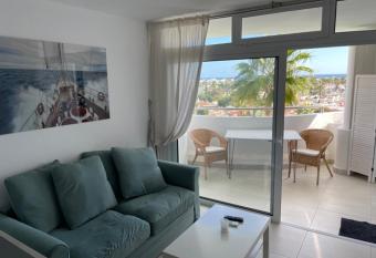 Lovely appartment with a sunny large balcony allows 18 year olds to book a room