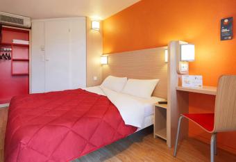 Premiere Classe Orleans Ouest - La Chapelle St Mesmin has Balcony rooms