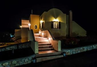 Sunshine house for 9, cozy set up,verandas, sea view. allows 18 year olds to book a room