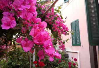 Albergo Italia has Balcony rooms