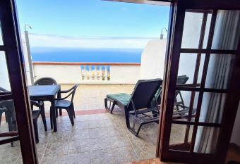 VV Mirador Isla Bonita  allows 18 year olds to book a room