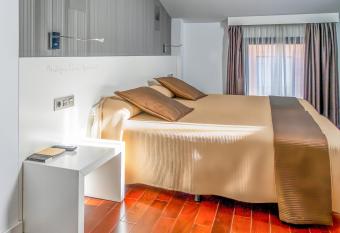 Hotel Apolonia Soria has Balcony rooms