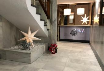 Hotel Oc  ano Centro allows 18 year olds to book a room