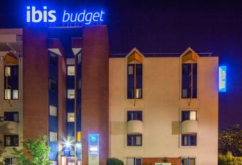 ibis budget Marne La Vall  e Noisy Le Grand allows 18 year olds to book a room