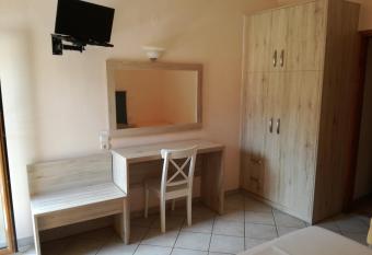 Elpidas house has Balcony rooms