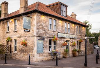 Rose and Crown Bath allows 18 year olds to book a room